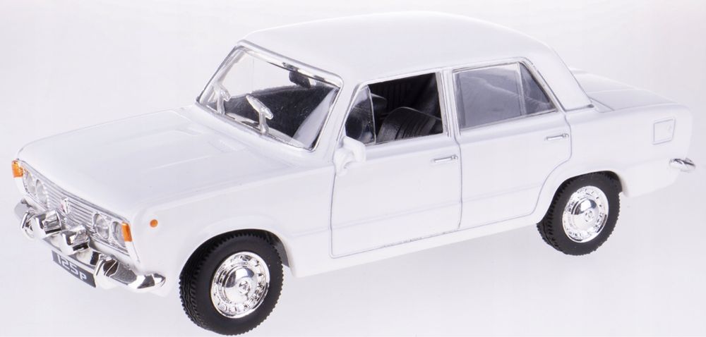 Samochód Fiat 125p kolekcja PRL model Daffi K-585