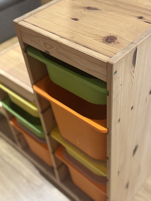 Regal z pojemnikami IKEA trofast sosnowy