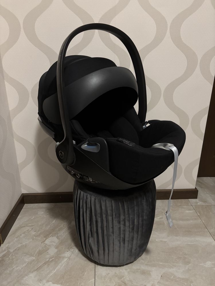 Автокрісло Cybex Cloud Z Deep Black ідеальний стан