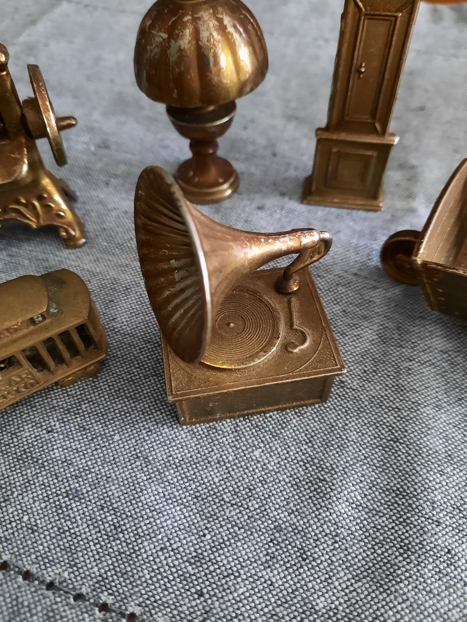 Miniatury mosiężne Zegar Gramofon Tramwaj Lampa itp/Made in England