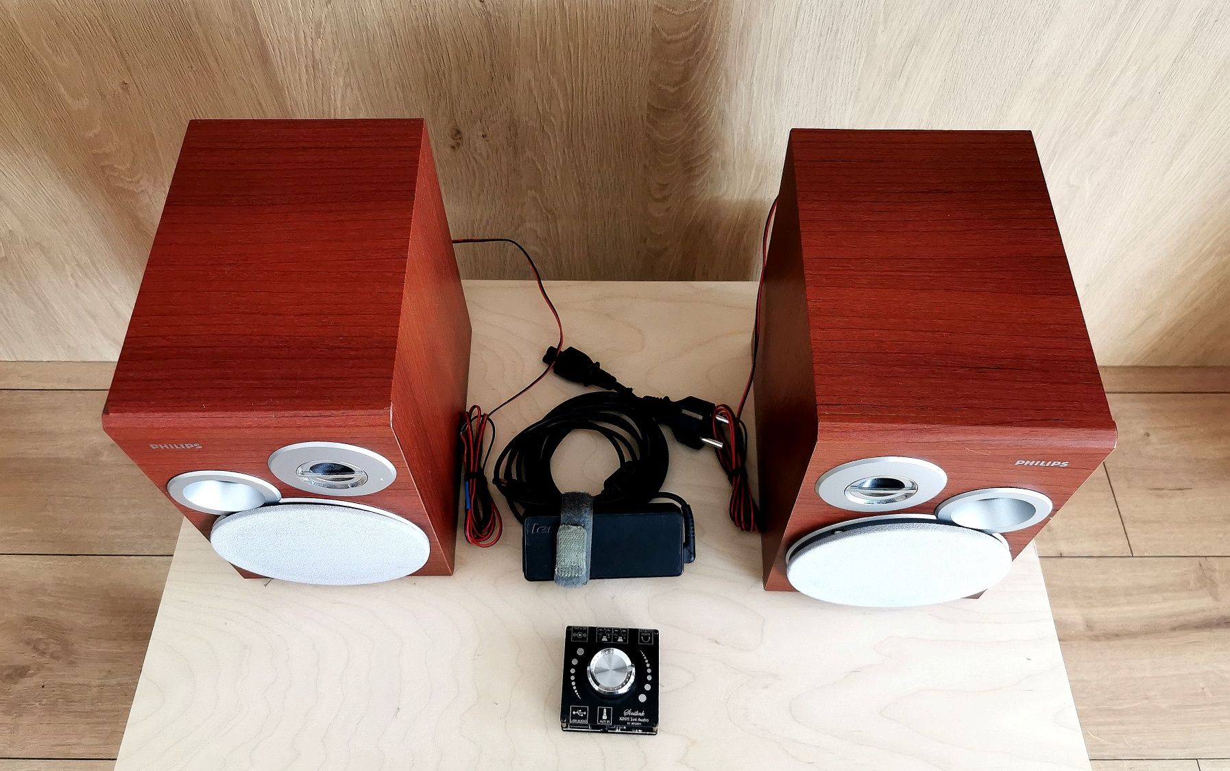 Miniwieża z bluetooth, usb, aux. 2x100w.