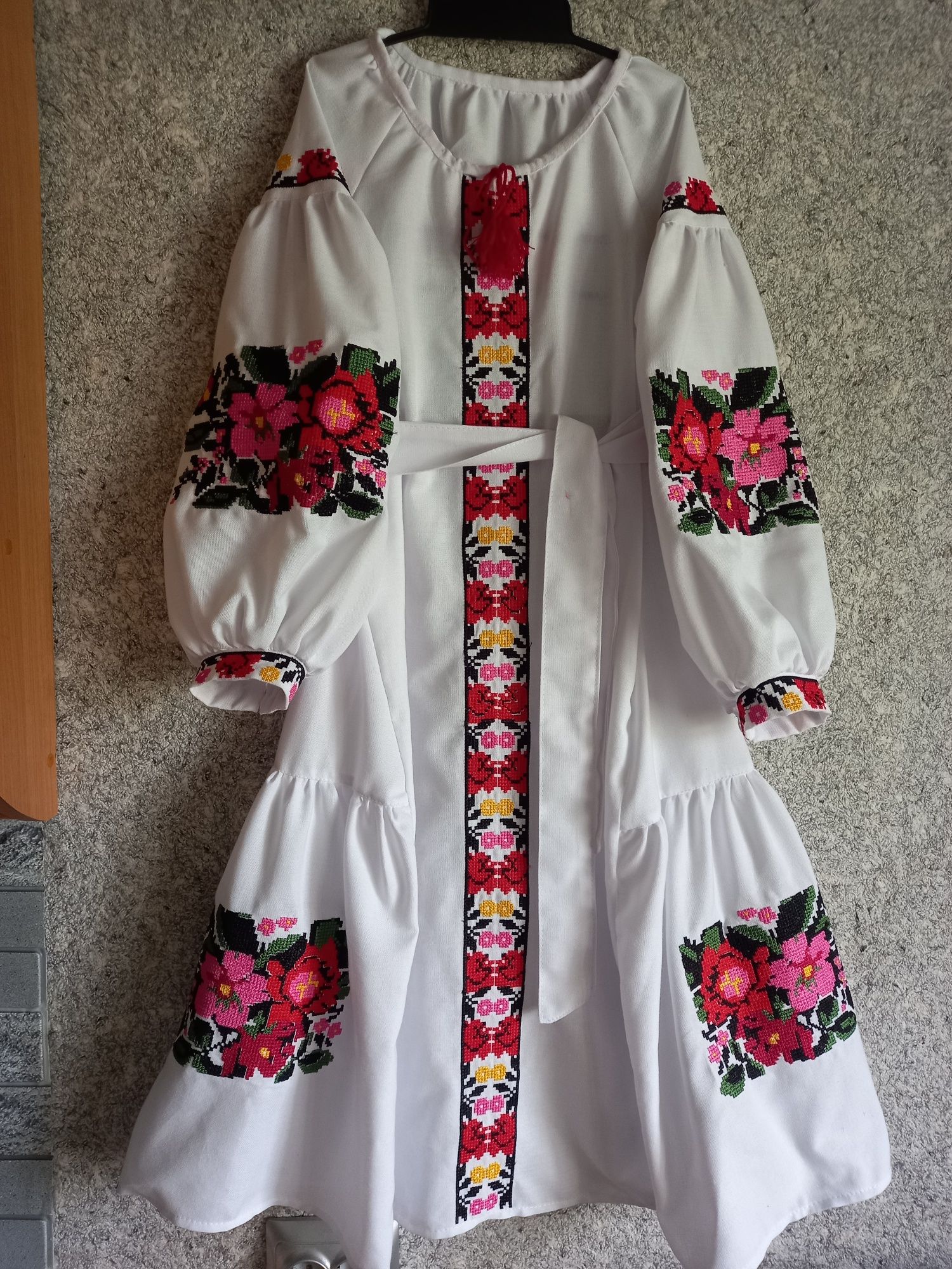 Вишиванка,вишиті плаття,костюми і сорочки