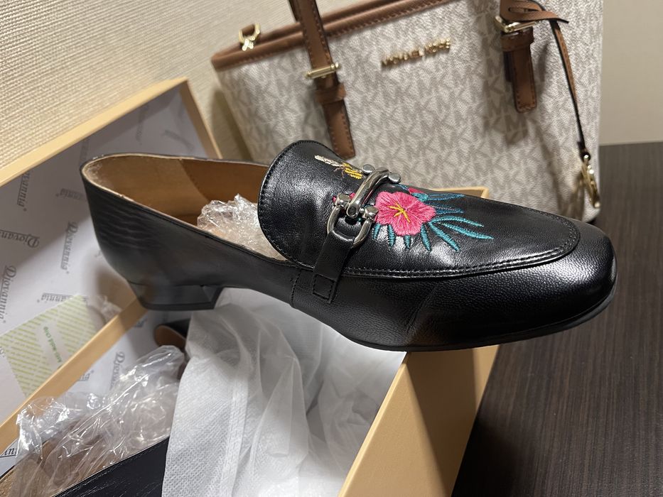 Жіночі лофери Andre HENSON