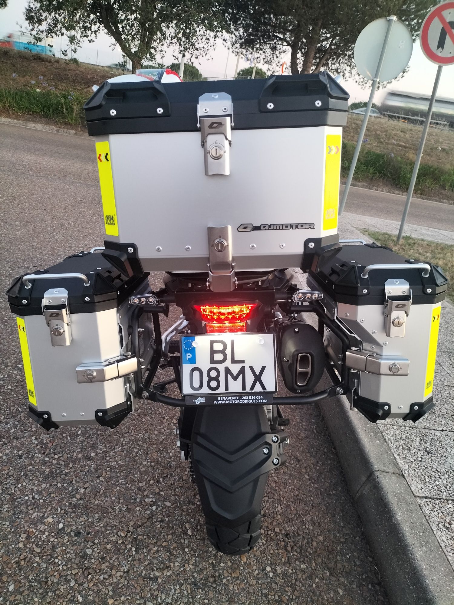 QJmotor SRT 700x