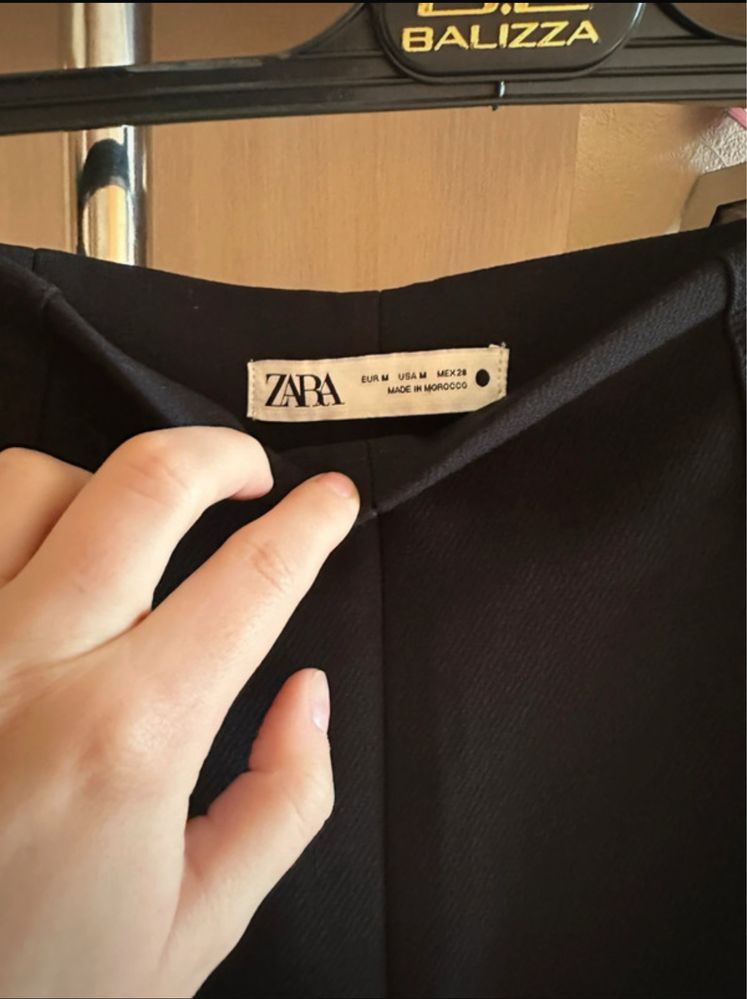 Офисные брюки Zara свободного кроя