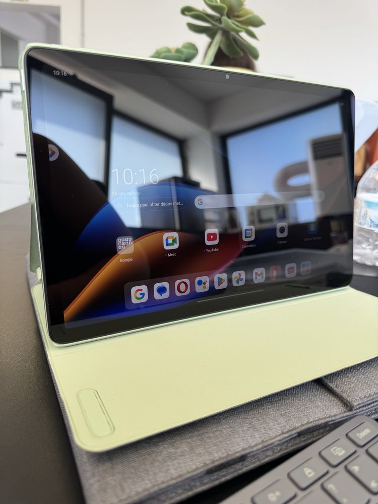 Vendo tablete completamente novo com capa e teclado wireless