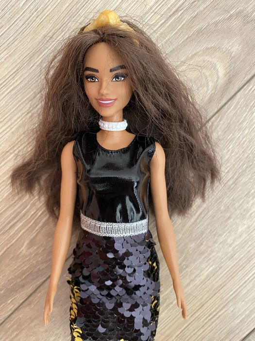 Lalka Barbie brunetka