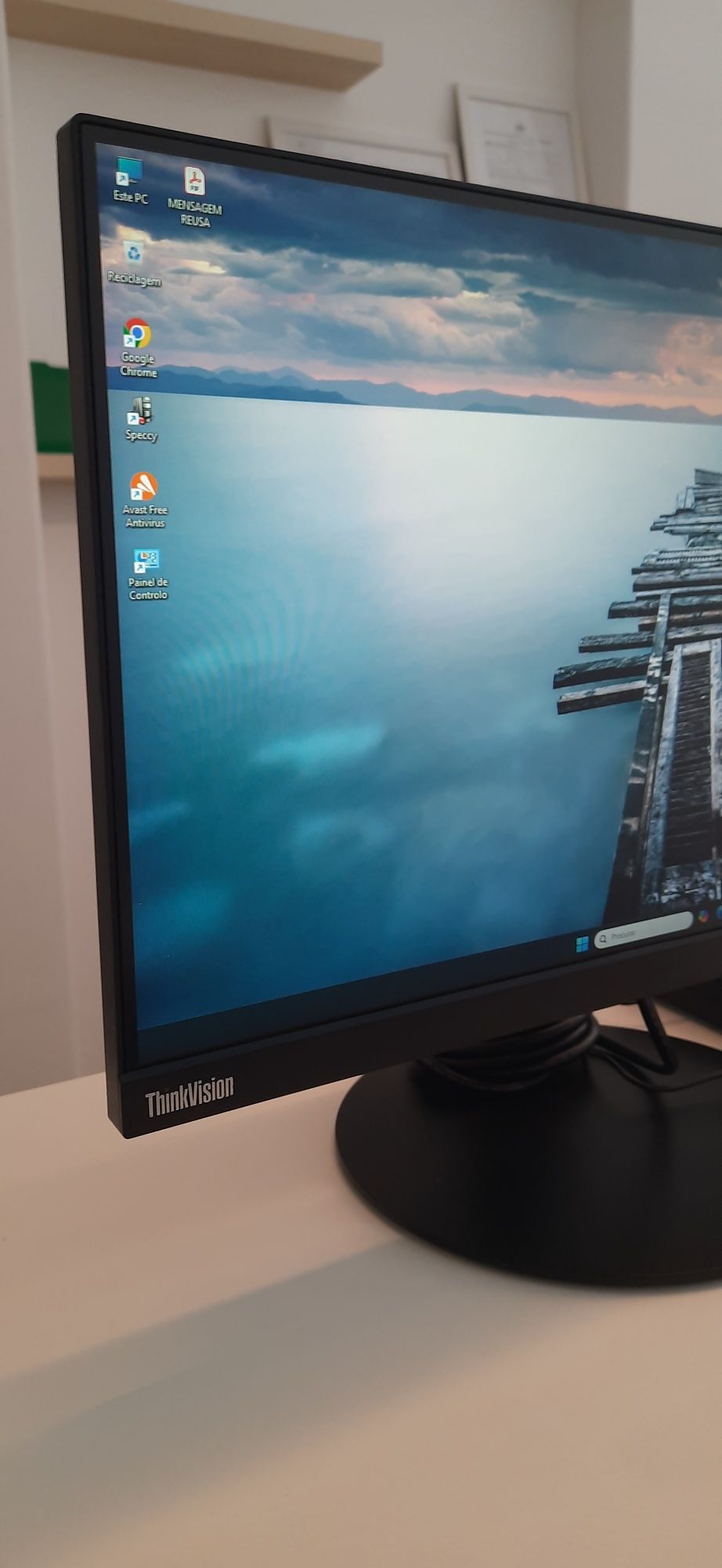 Monitor Lenovo ThinkVision T22i-10 Preto|22|Full-HD|IPS|HDMI+VGA+DP
