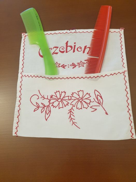 Oryginalna haftowana ręcznie makatka.