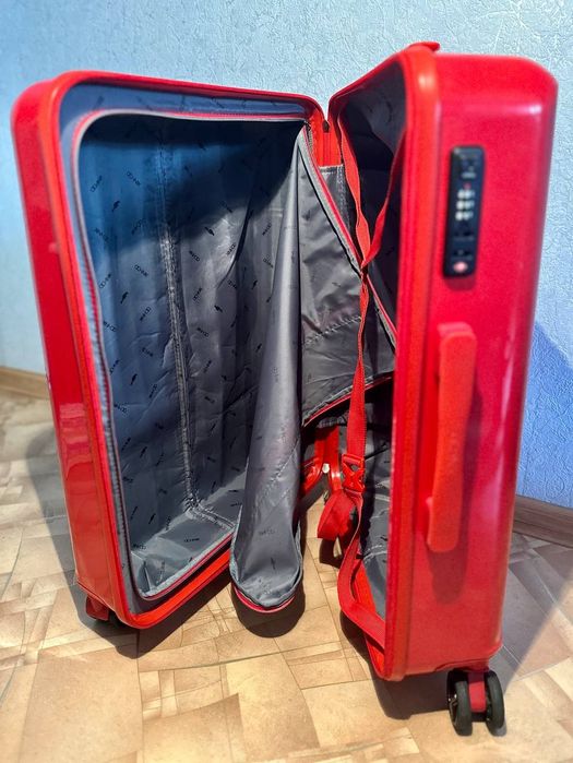 Чемодан OCHNIK размер М