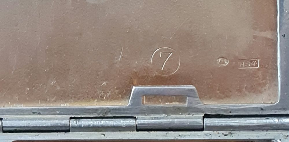 Srebrna papierośnica.