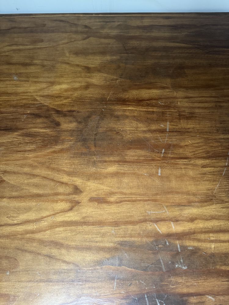 Mesa de madeira antiga