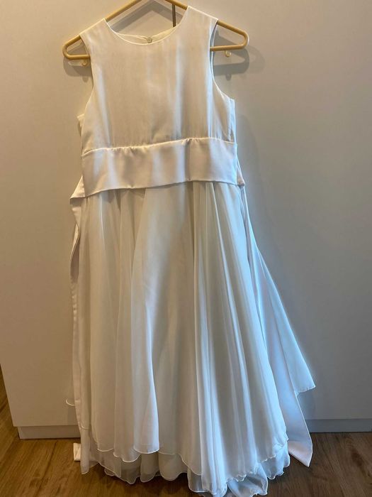 Vestido Branco Infantil Longo – Elegância e Delicadeza