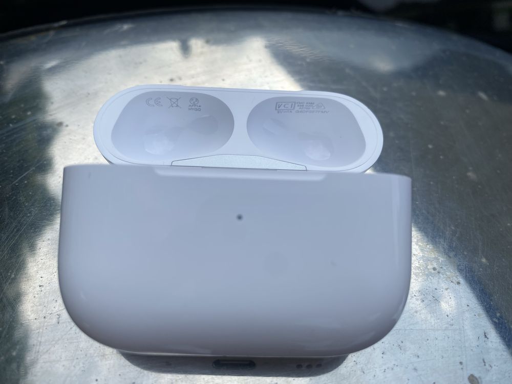 Продам кейс AirPods pro 2 Taype-c Оригінал