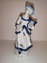 Porcelanowa figurka kobiety z harfą