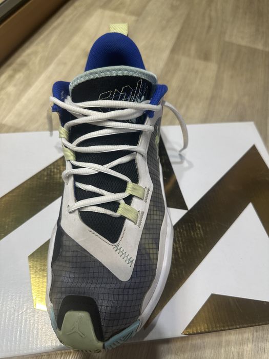 Кросівки Jordan.