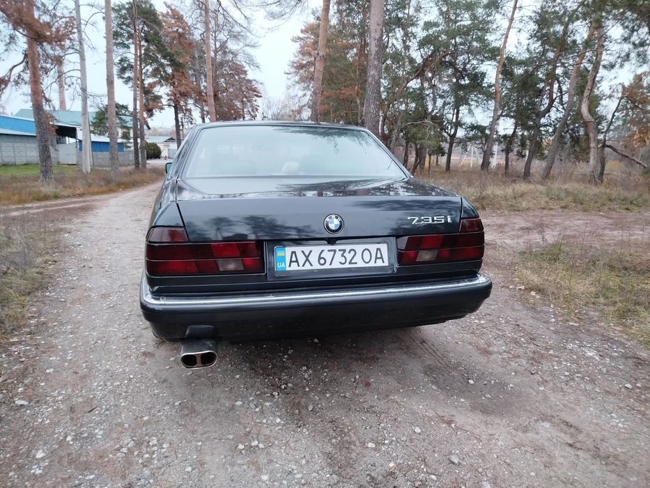БМВ е32 735i в хорошем состоянии