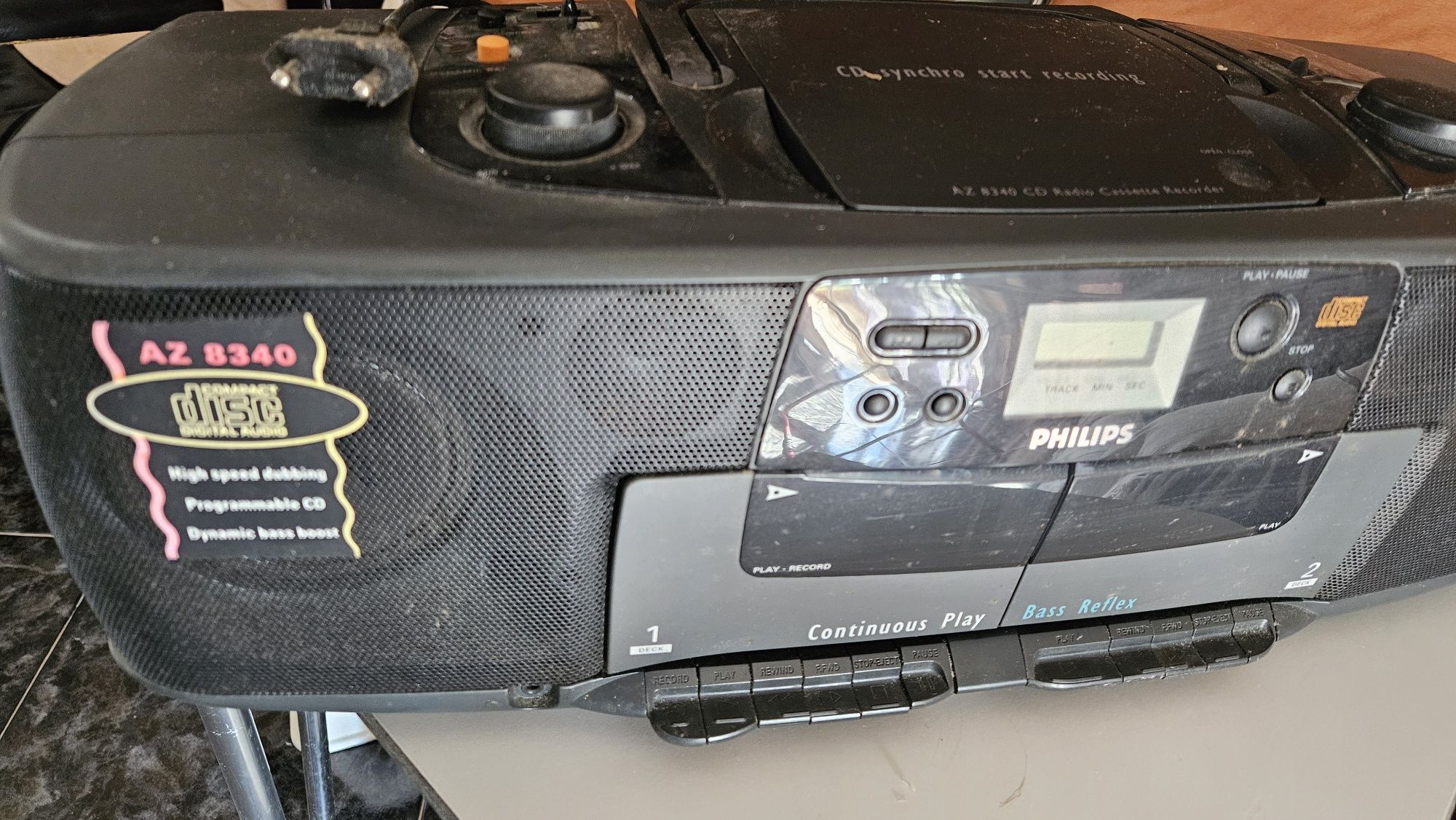 Rádio  antigo com CD e cassetes
