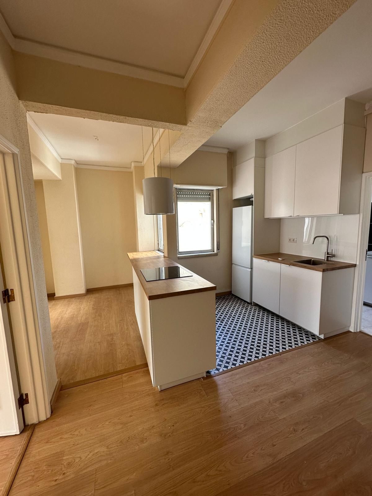 Arrendo apartamento T2 Av Novas Lisboa 80m2