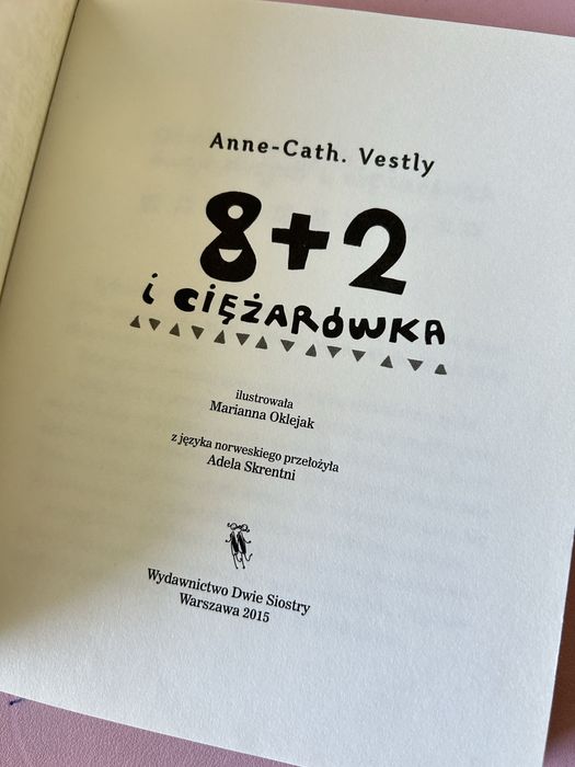 8 + 2 i ciężarówka. Vestly Anne-Cath.