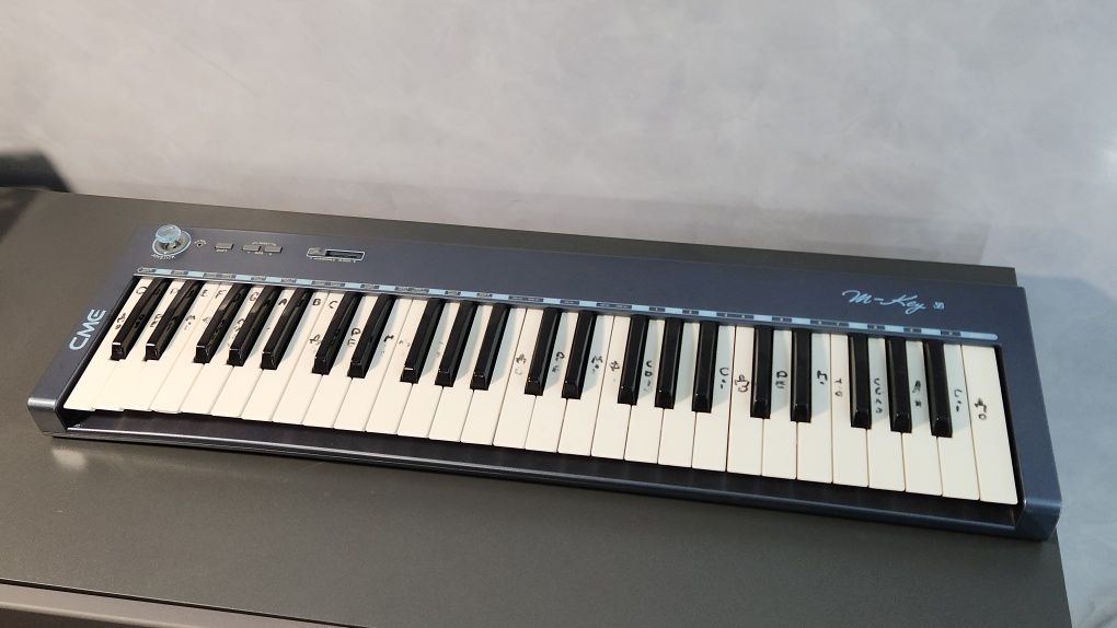 MIDI- клавіатура СМЕ M-Key V2