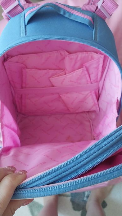 Шкільний портфель для дівчинки