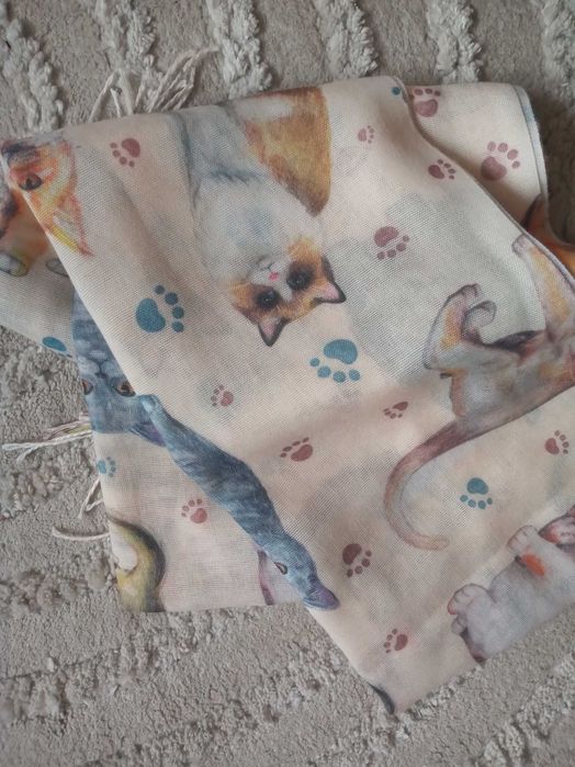 Szal w kotki nowy z metką