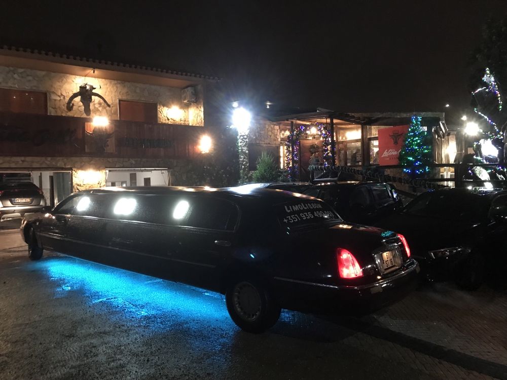 Limousine preta para eventos