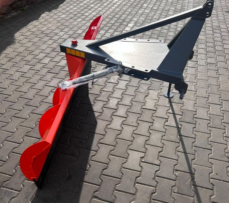 Na tył ciągnika, pług obrotowy na tył ciągnika MOCNY