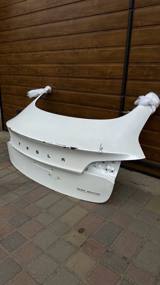 Кришка багажника , ляда tesla model 3 rest ev2025