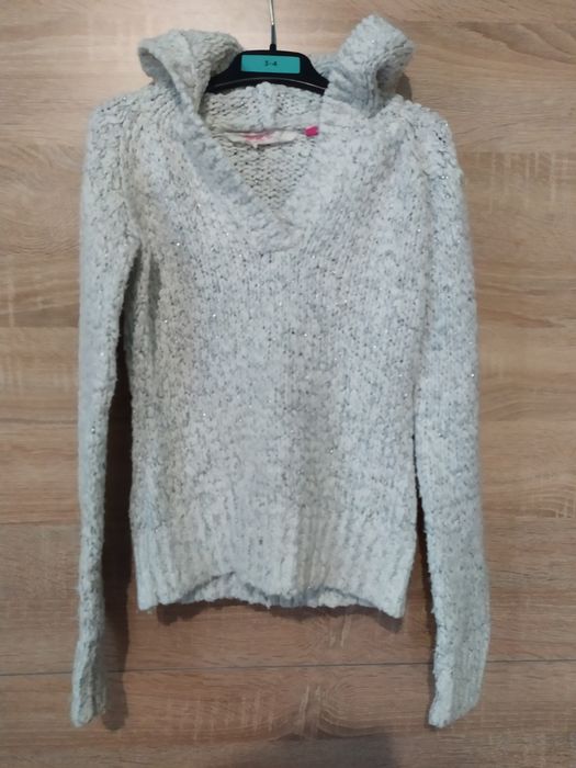 Sweterek z kapturem 134/140