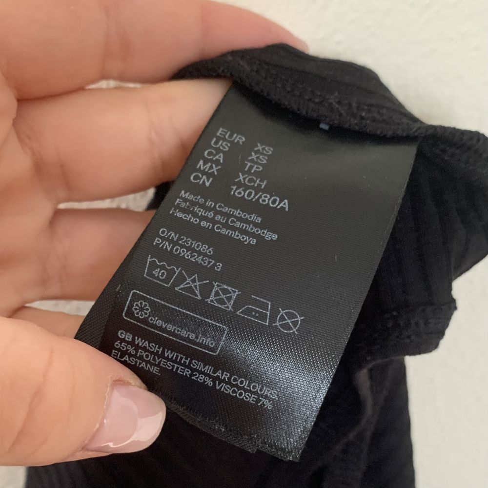 Prążkowane czarne body z ozdobnym dekoltem H&M rozmiar XS