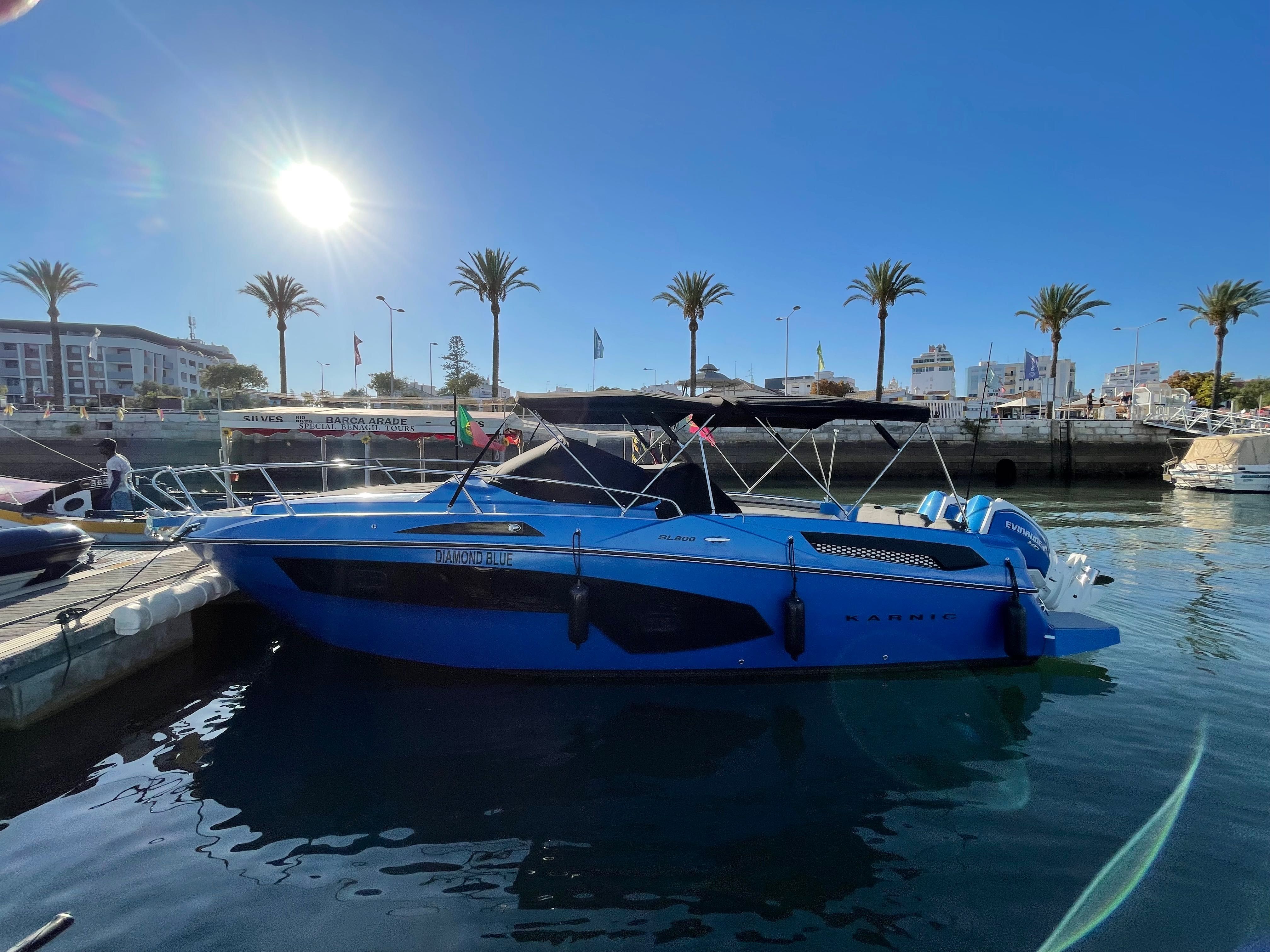 Karnic SL 800 com dois motores Evinrude