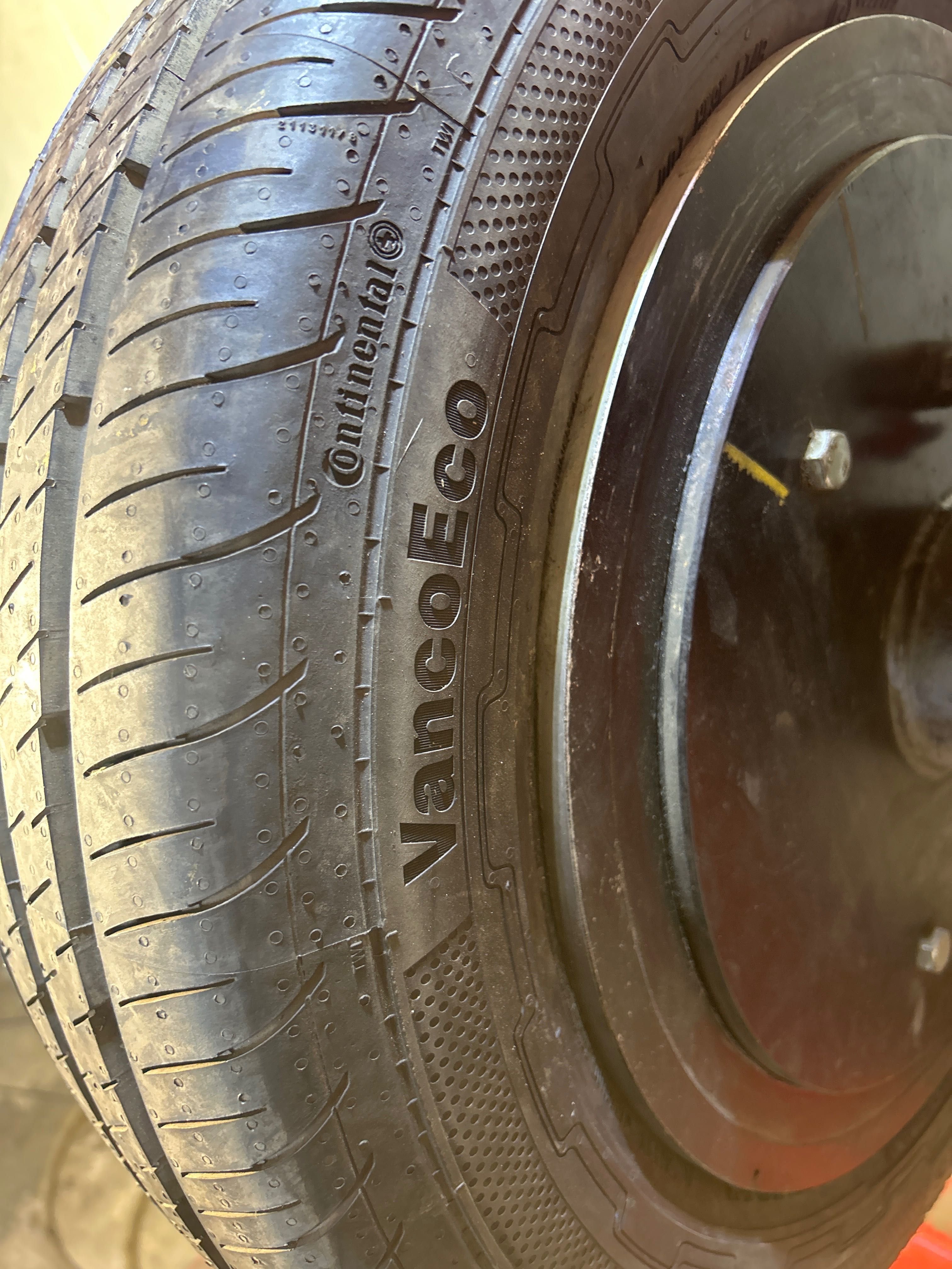 Continental VancoEco 195/70/15c 104/102R