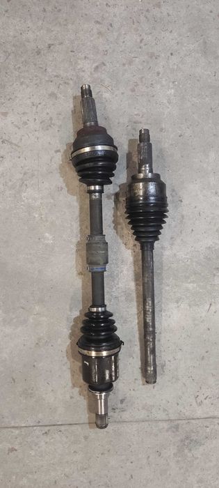 Приводний вал для Mazda 3 bk, 1,6 бензин, МКПП, 2007 року.