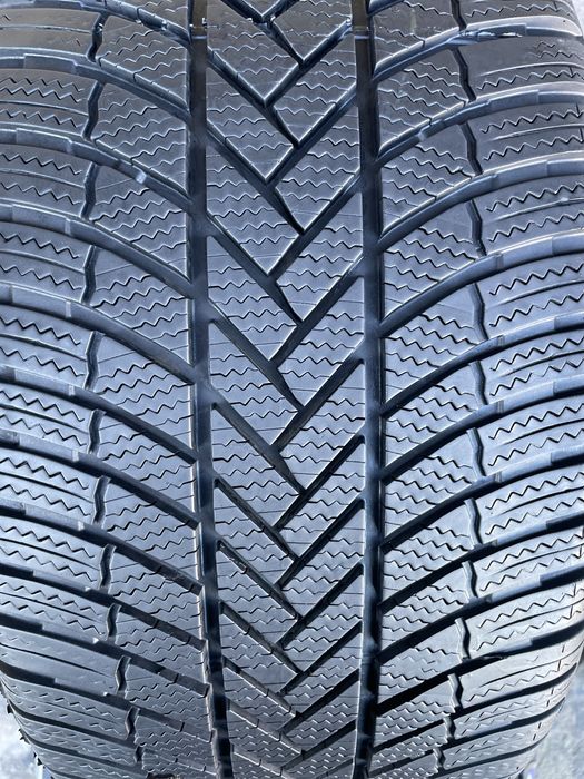 275/35 R21 255/35 R21 Bridgesone Blizzak LM005