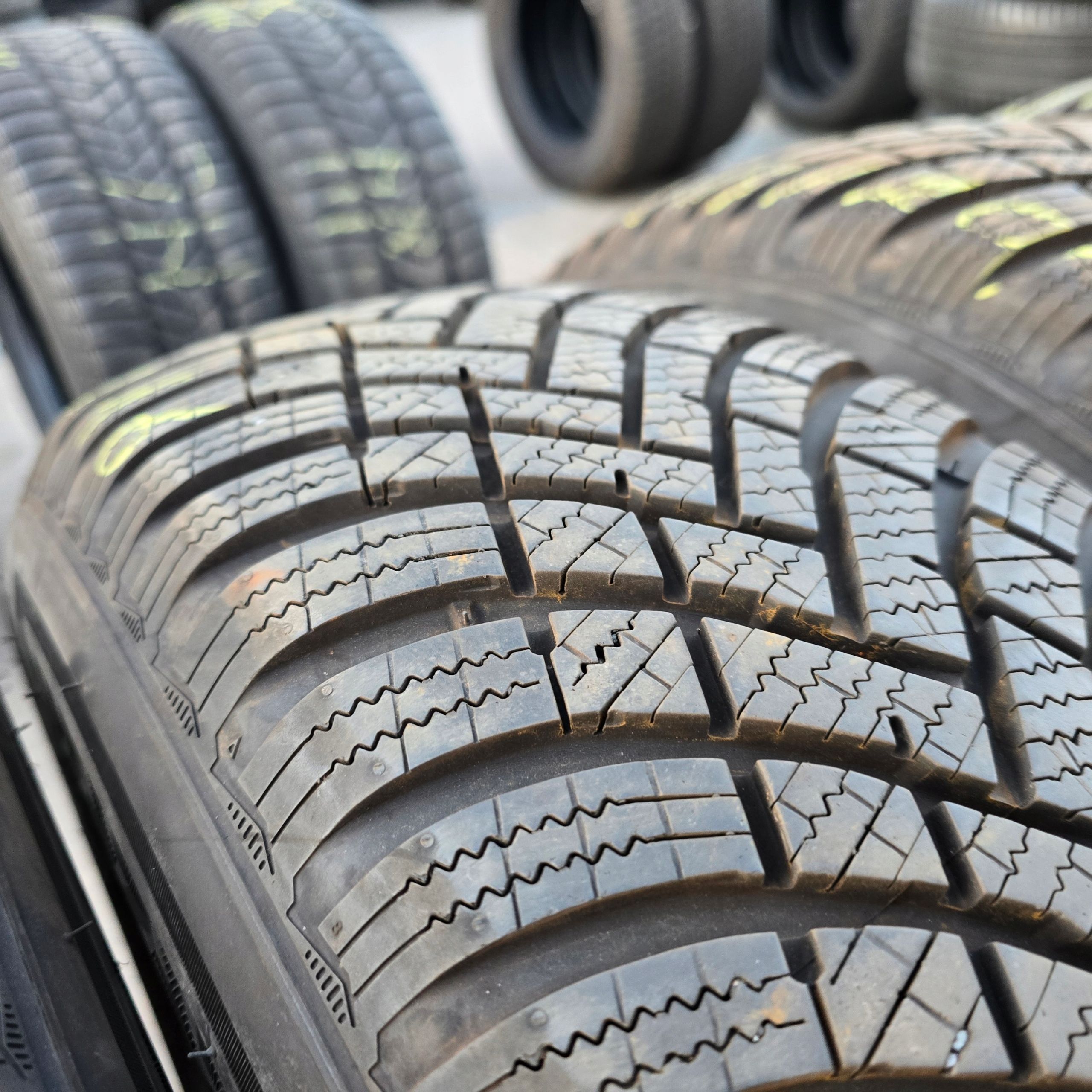 Hankook Winter i*cept RS3 215/70R16 100T 23R 4X