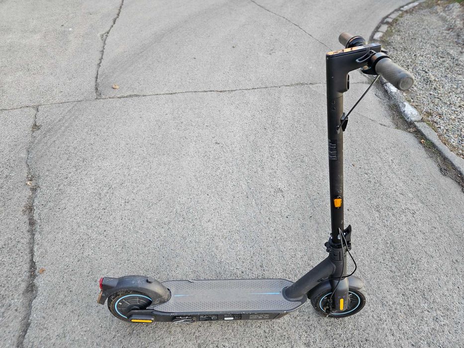 Hulajnoga elektryczna Ninebot G30 max  50 km na jednym ladowaniu