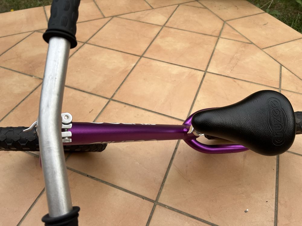 Cruzee rowerek biegowy w kolorze fioletowym