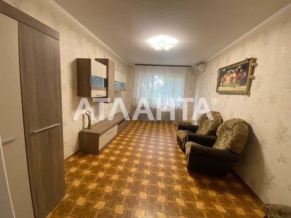 В продаже 3х комнатная с мебелью и техникой. Отличная локация.