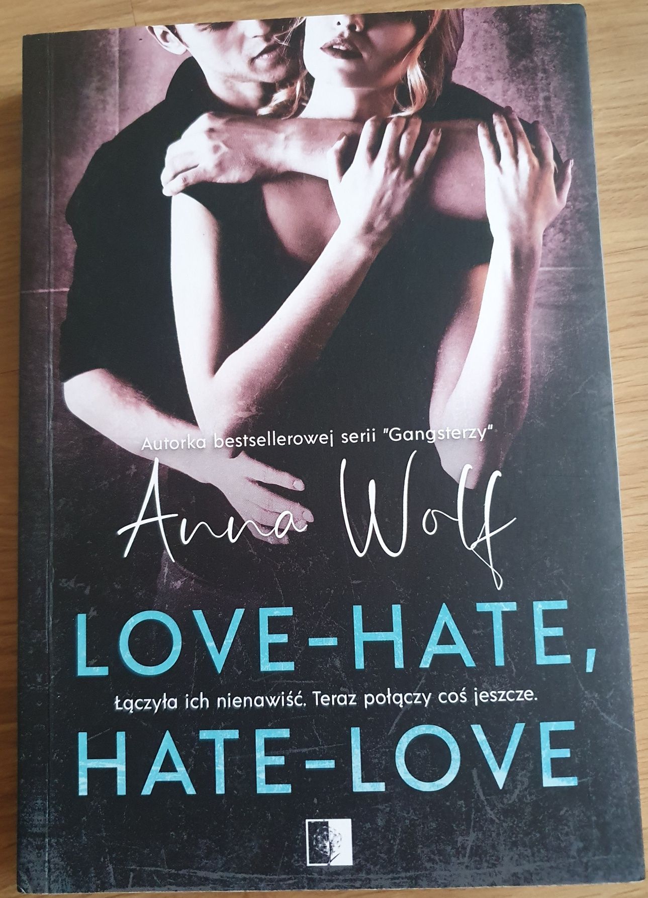 Anna Wolf- Love - Hate, Hate- Love