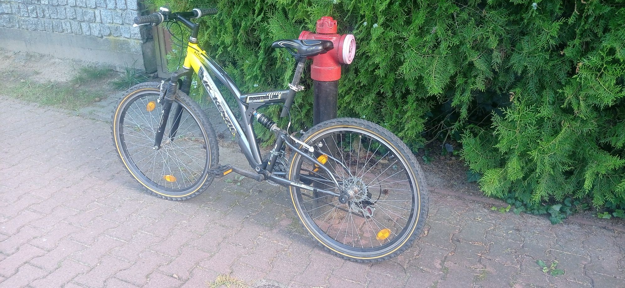 Rower górski MTB z przerzutkami oraz amortyzatorem  koła 26"