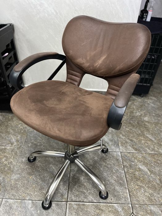 Перукарські крісла