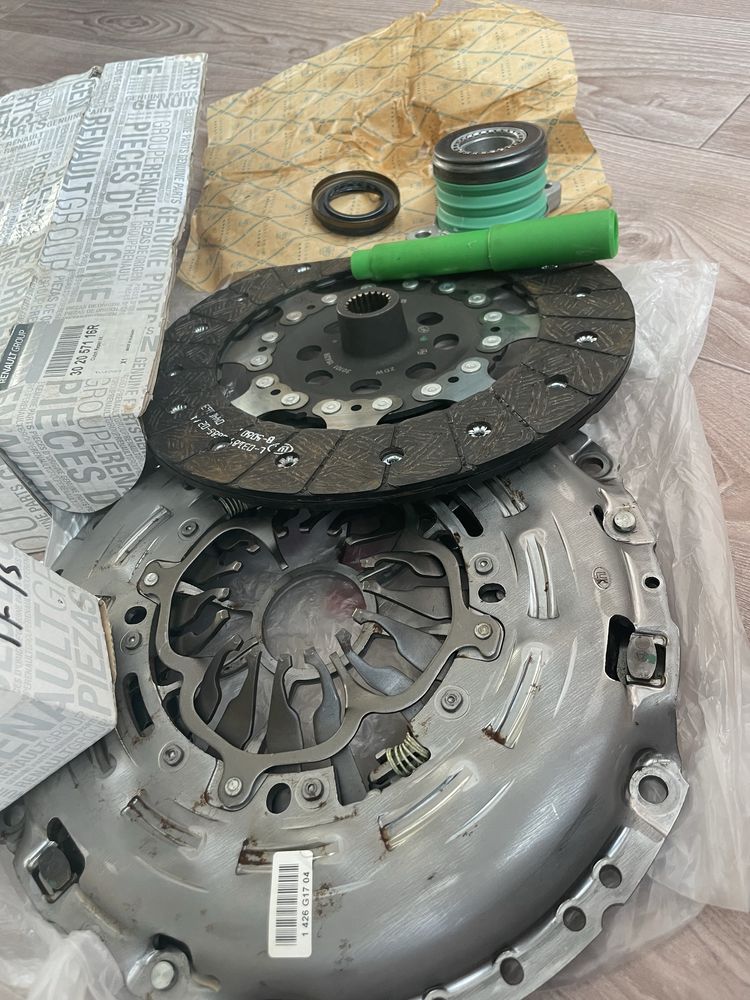 Комплект зчеплення Renault Master III 2.3dCi 11- (302057116R)
