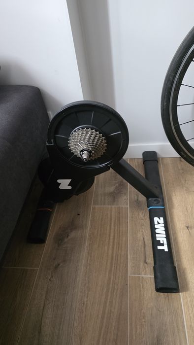 Praktycznie nowy Zwift Hub trenażer rowerowy interaktywny