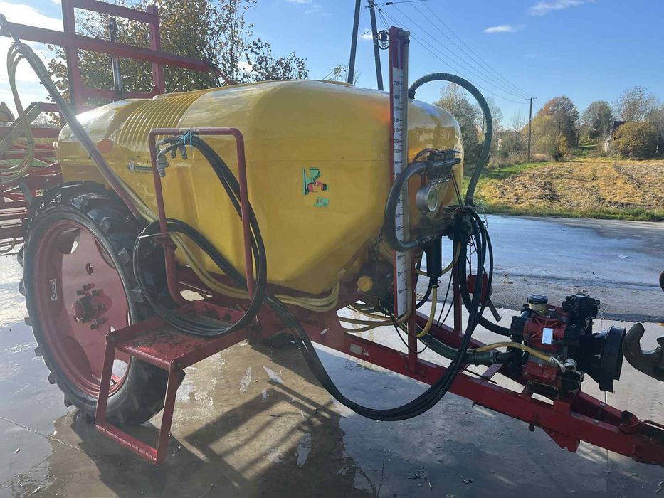 Opryskiwacz polowy ciągany