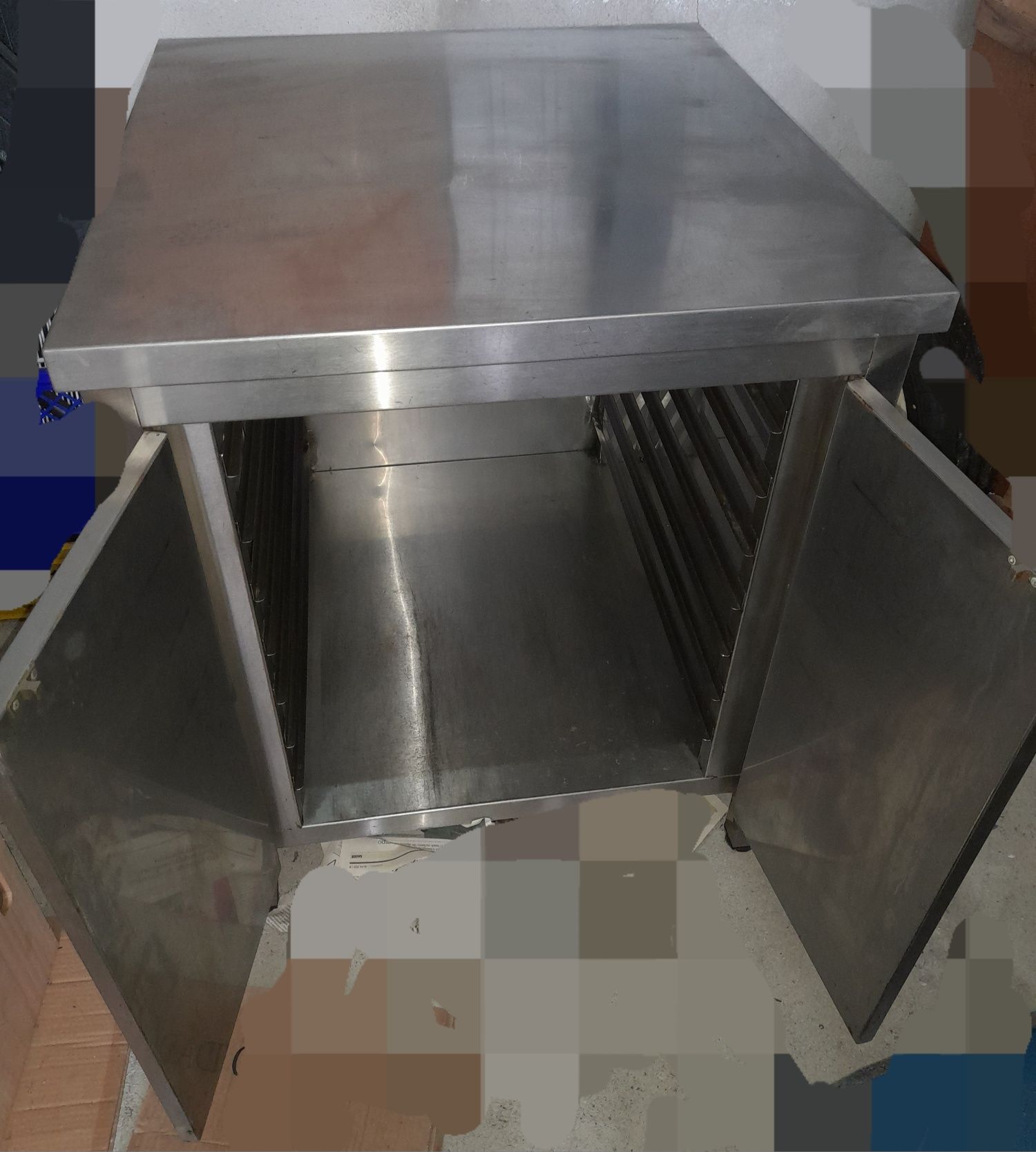 Bancada de Inox com guias para tabuleiros