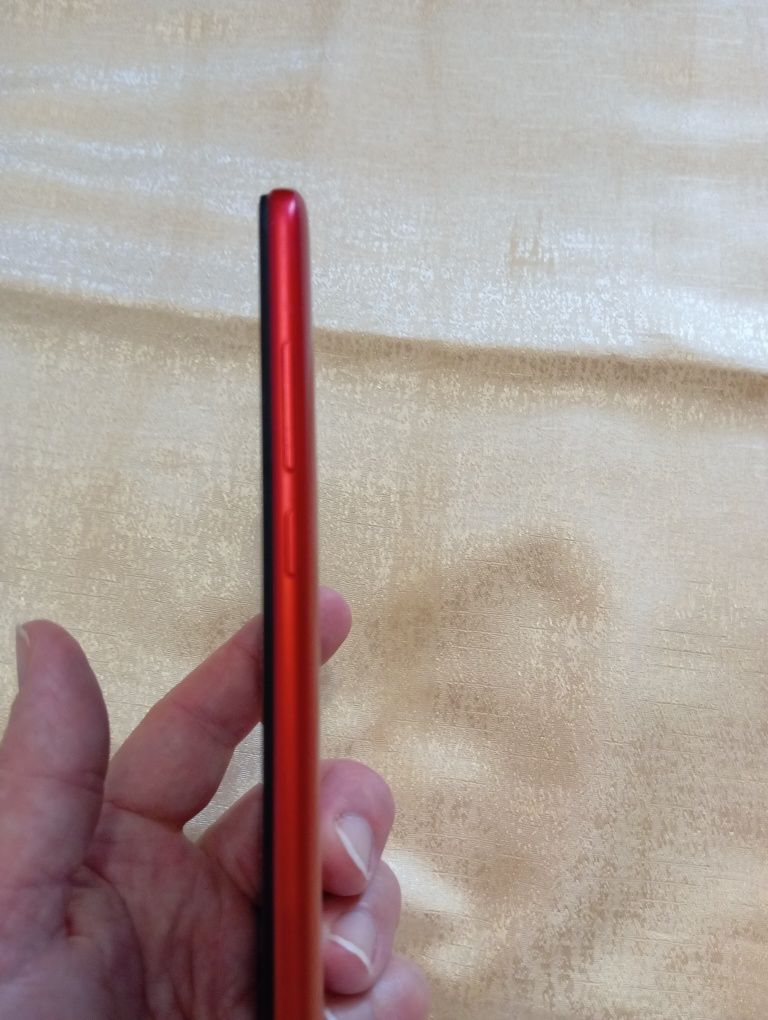 Телефон Redmi 8A. 2G BRAM 32 GB ROM