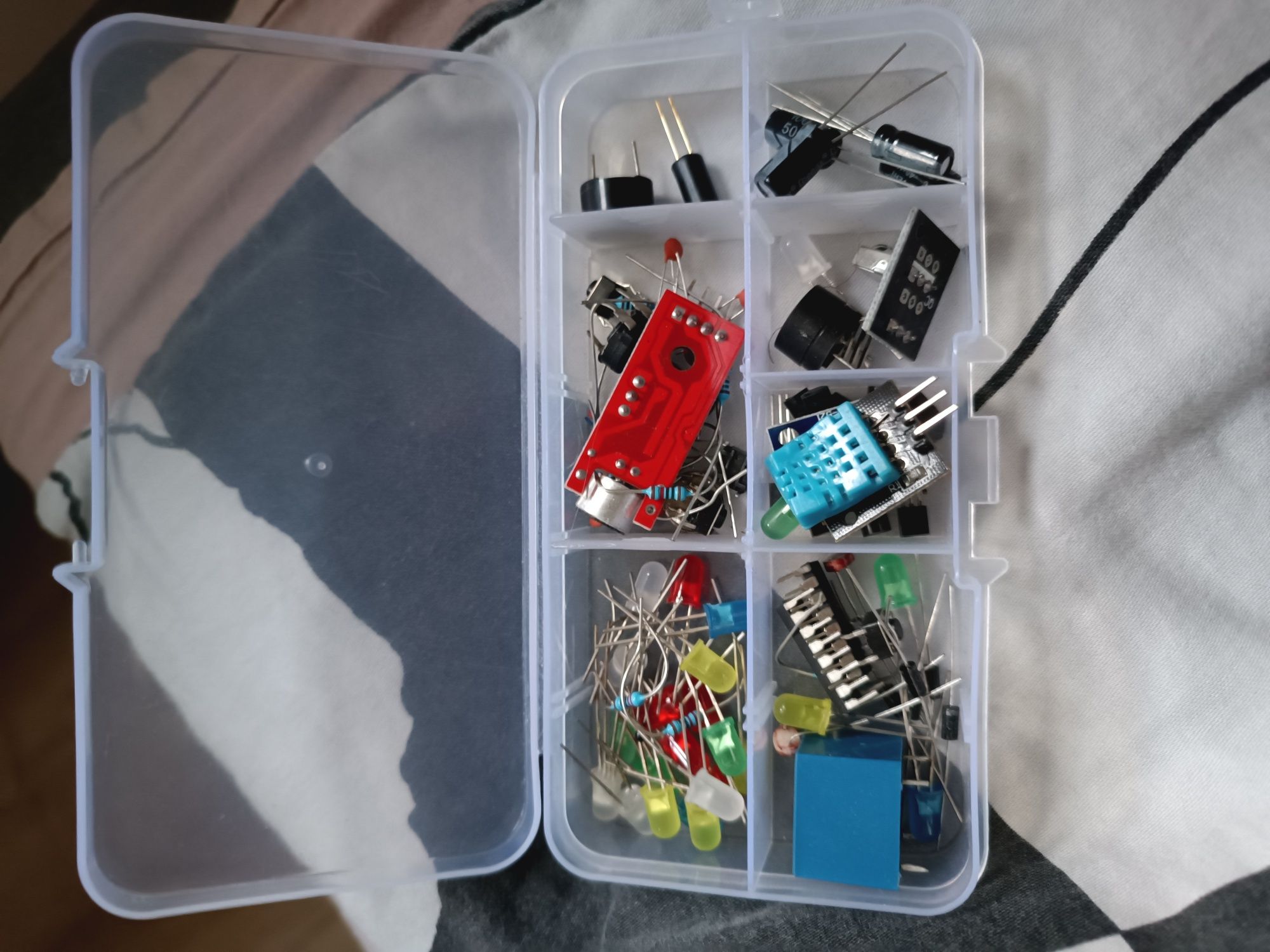Zestaw elementów dla elektronika
