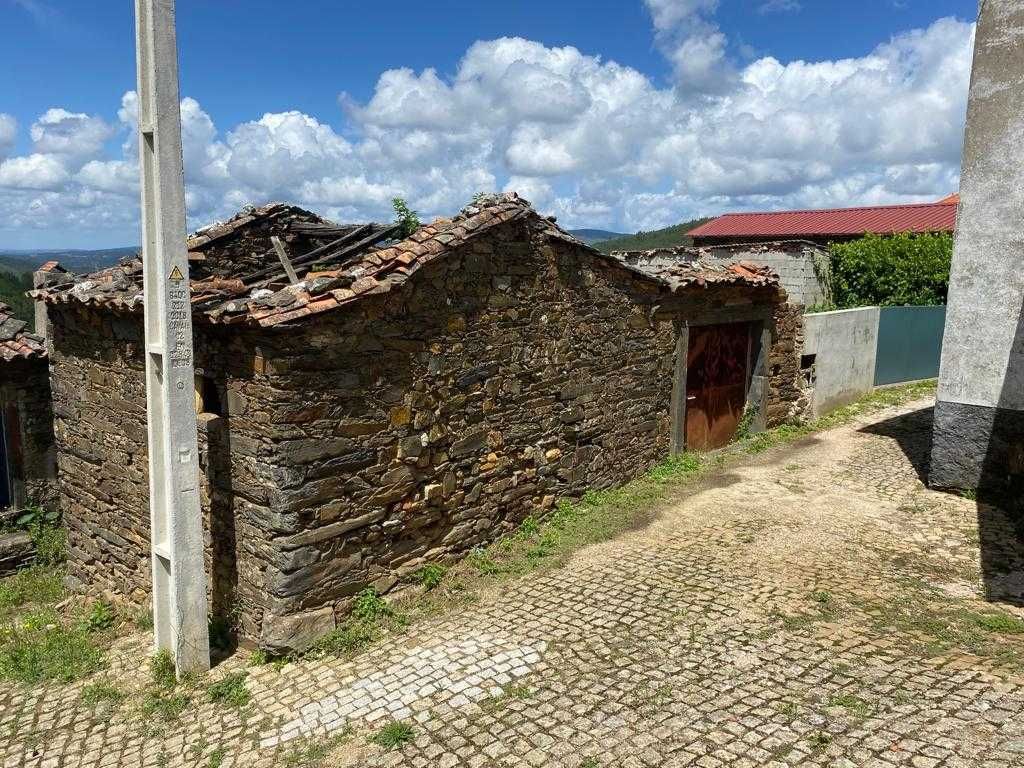 Terreno com casa para reconstrução  - Sardeiras de Baixo